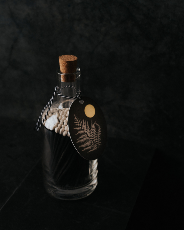 Black Fern klaaspudelis tikud